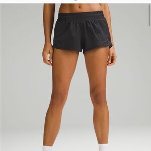 Lululemon Hotty Hot Low Rise Lined 2.5in Short